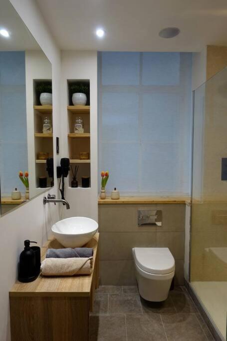 Stylish City-Centre Apartment With Balcony Liverpool Eksteriør billede