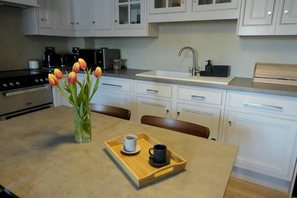 Stylish City-Centre Apartment With Balcony Liverpool Eksteriør billede